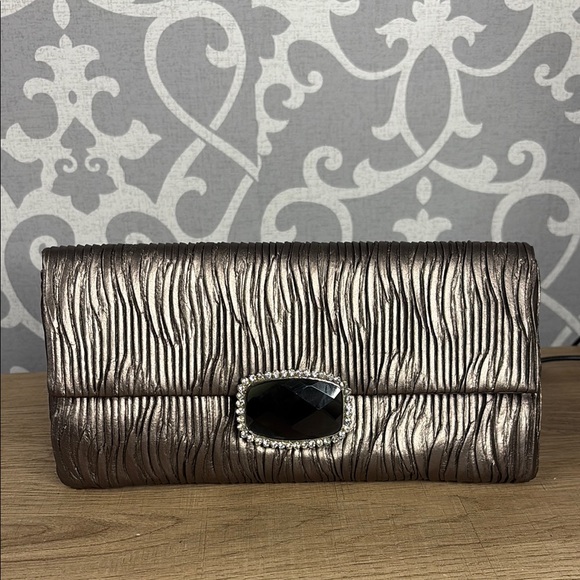 Jessica McClintock Metallic Silver Clutch - Picture 1 of 4